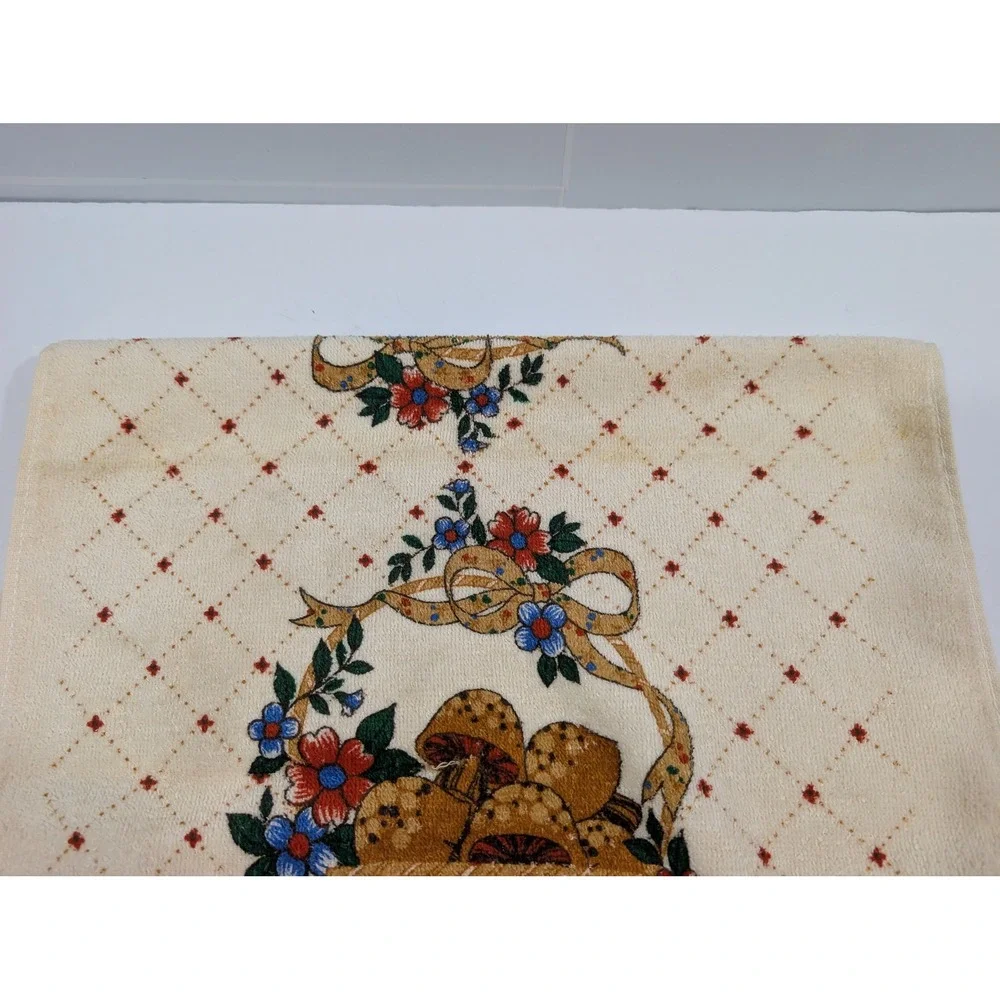 Vintage Cannon Mushroom Basket Hand Towel Ruffle Trim Cottagecore 70s USA Made